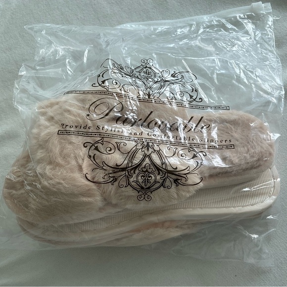 PARLOVABLE Women's Small 5/6 Open Toe Slippers Soft Plush Furry Beige NIB - Picture 5 of 12